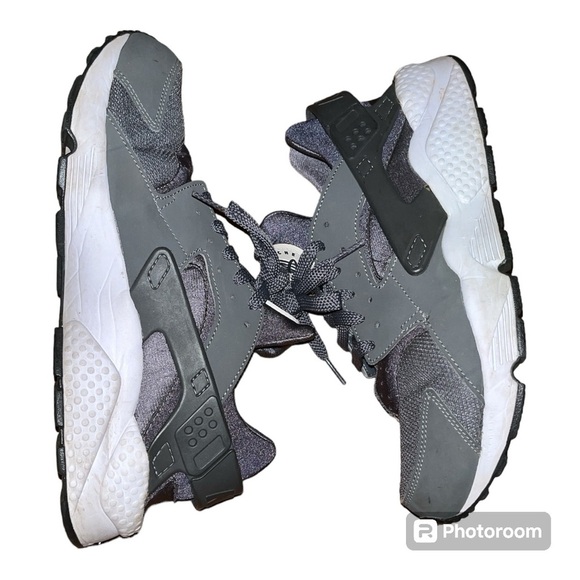 Nike Other - Men’s huaraches sneakers size 10 gray white Nike running gym outdoors workout